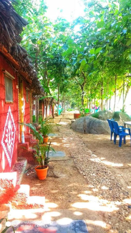Om Shanti Om Homestay Hampi Exterior foto